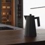 Електрическа кана Plissé 1,7л черен Alessi | BaseiniBG